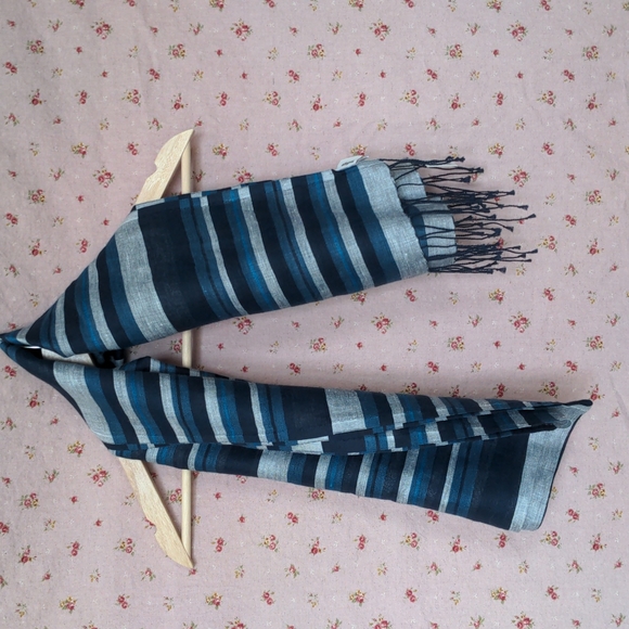 Indigo/Teal Linen, Light-weight scarf or shawl - Picture 2 of 2